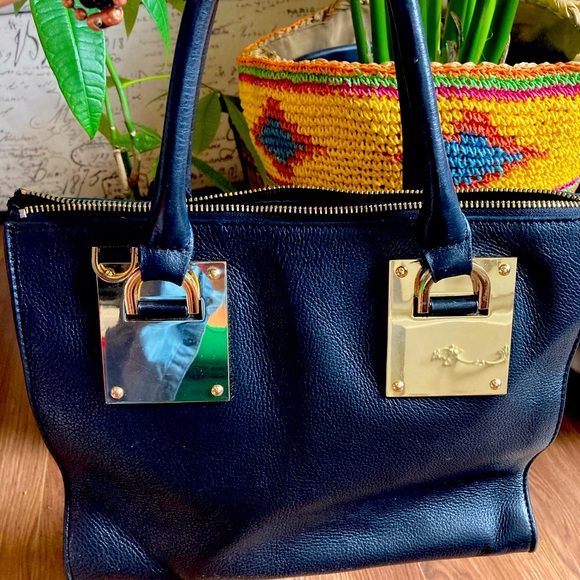 Danier Sage" metal black leather satchel with gold trimmings - Picture 3 of 16